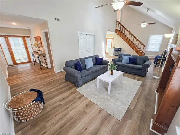 1188 Lord Dunmore Dr, Virginia Beach, VA 23464