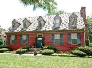 114 George St, Wheaton, IL 60189