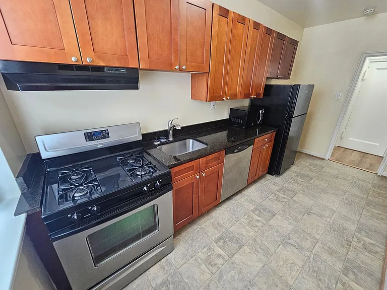 2060 N Vermont Street — Photo 5