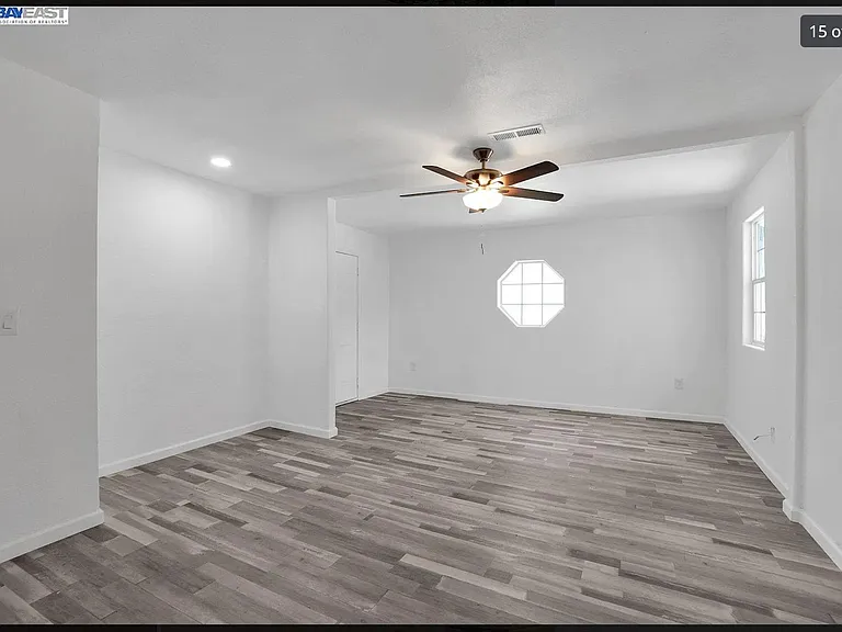 1146 Lewis Ave — Photo 23