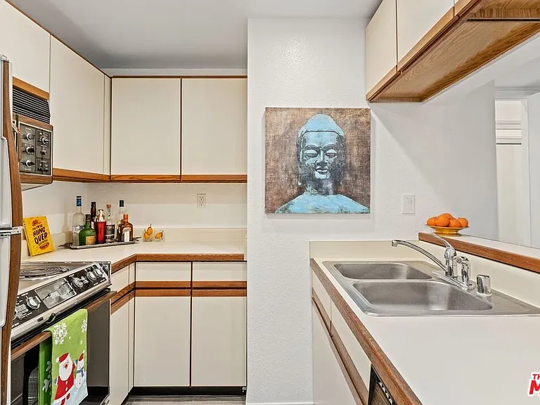 1440 Veteran Ave #328 — Photo 8
