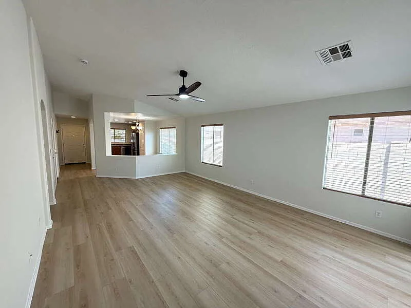4 bed, 2.0 bath, 1583 sqft, $1,800 — Photo 4