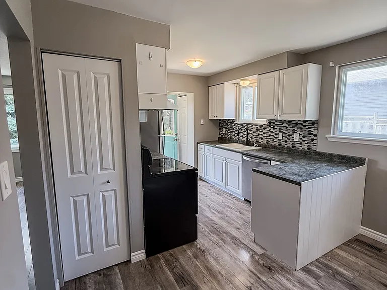 80 Kipling Cres — Photo 9