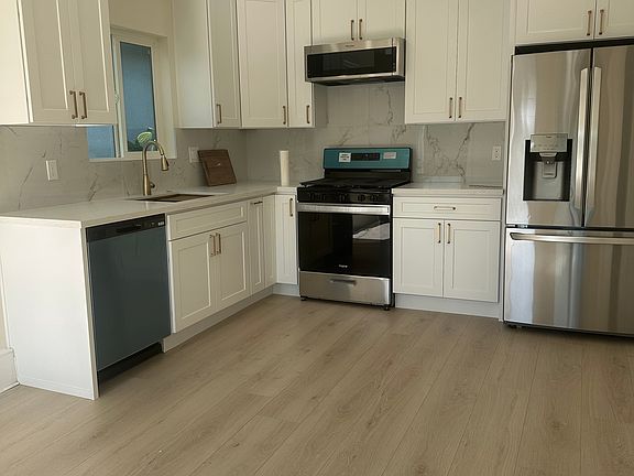 5th image of 13217 Glenoaks Blvd
