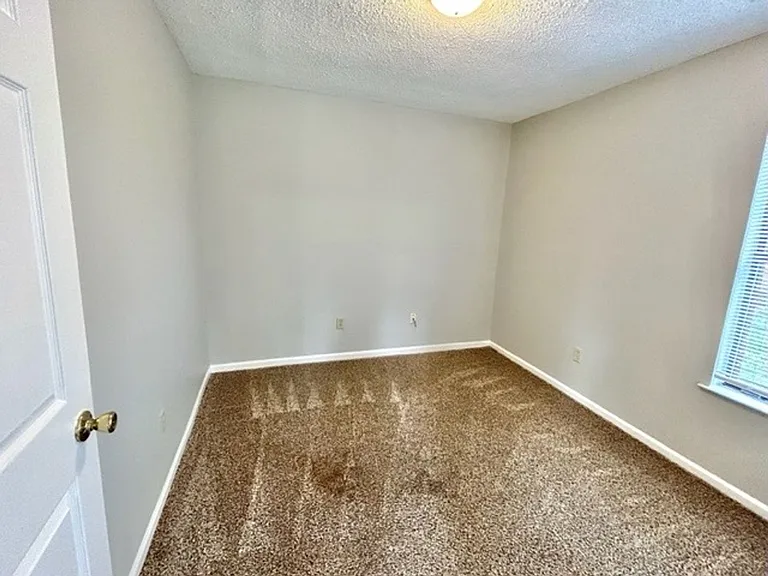 5435 Gardendale St — Photo 8