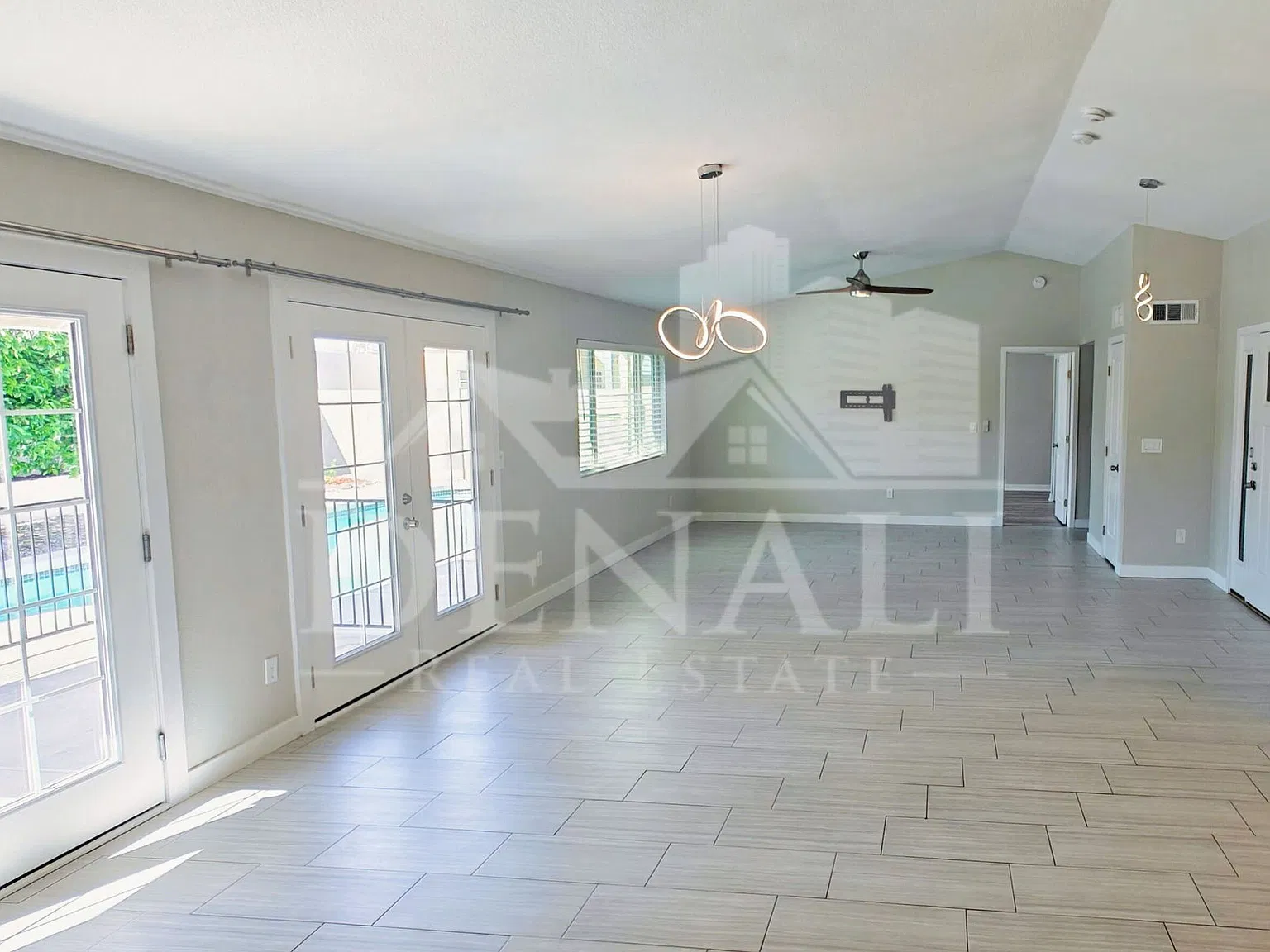 3 bed, 2.0 bath, 1527 sqft, $2,795 — Photo 4