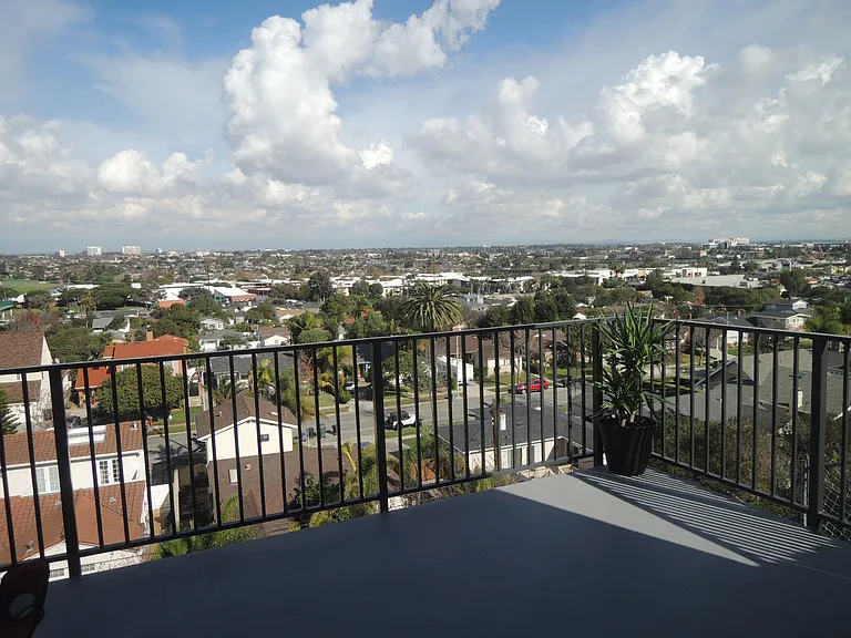 4527 Vista Largo — Photo 3