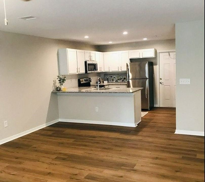 1st image of 2025 NW 42nd St Unit 2