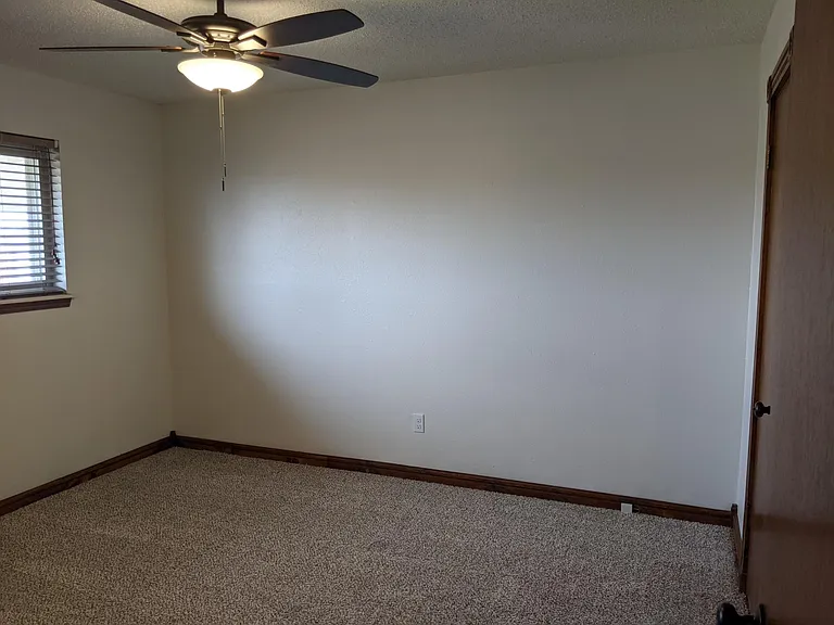 1013 Newport Ave — Photo 7