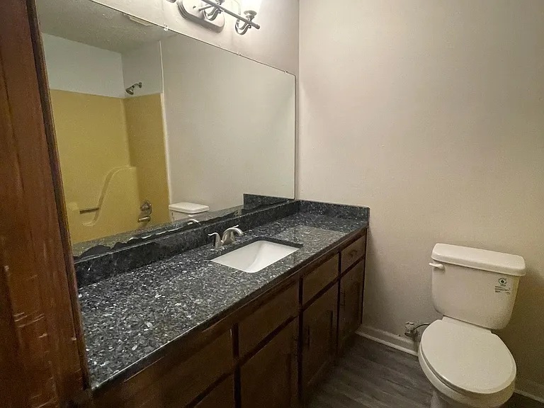 817 Robin Hood Trl — Photo 28