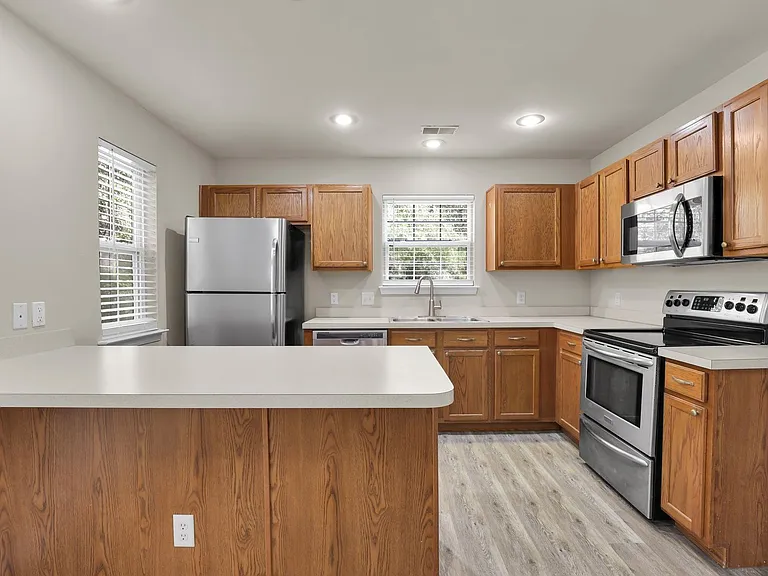 230 N Cir — Photo 17