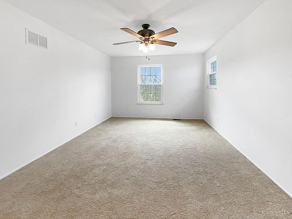 5th image of 724 Cedarhill Dr
