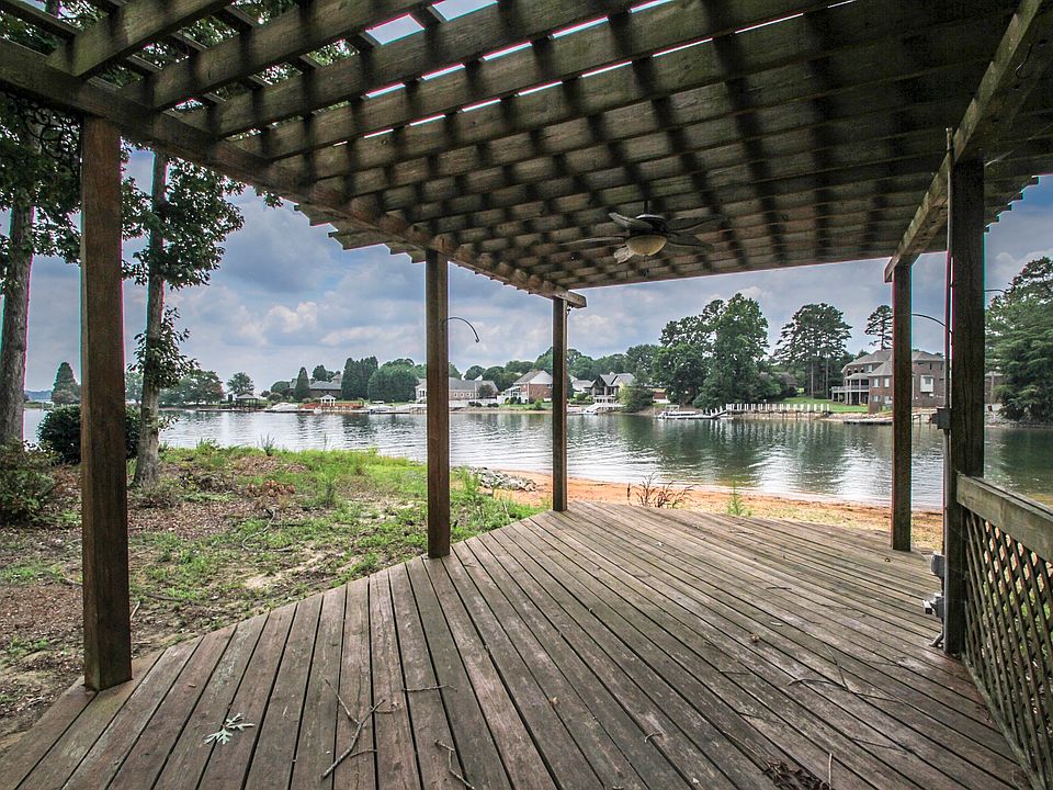 1st image of 8096 Waterford Dr