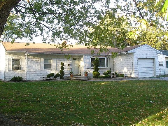 2nd image of 115 Oray St