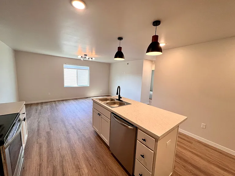 826-834 Thames Ct #1008 — Photo 14