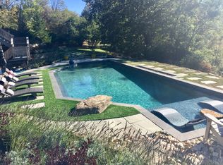 3015 Round Hill Dr, Akron, OH 44333