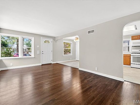 4th image of 8138 Underhill Dr