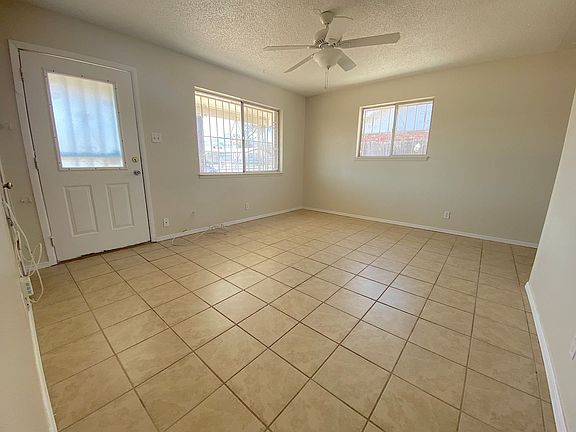 3rd image of 5009 Royal Dr