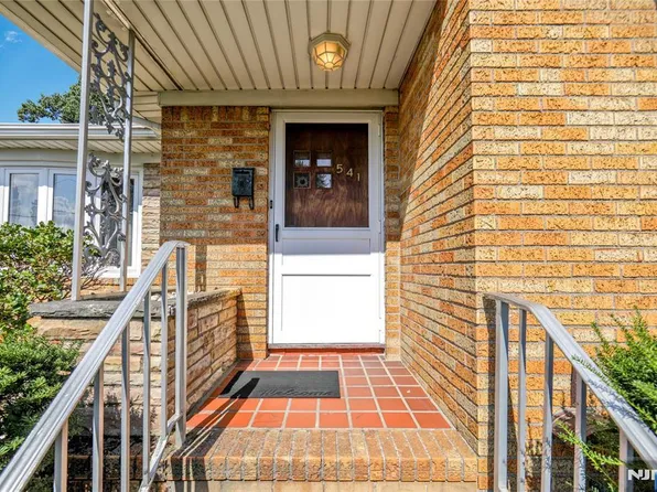 541 Hilltop Ter, Cliffside Park, NJ 07010