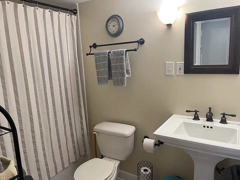 2059 Desmond Dr — Photo 8