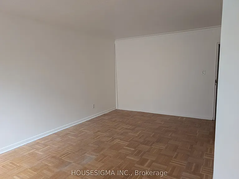 117 Cosburn Ave — Photo 6