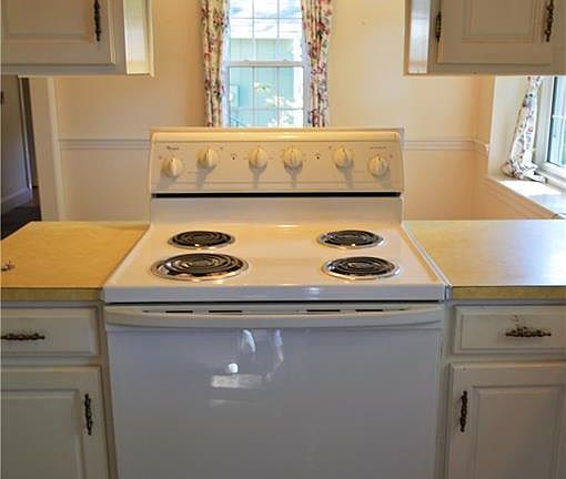 4th image of 14 Wood Pond Lane #14