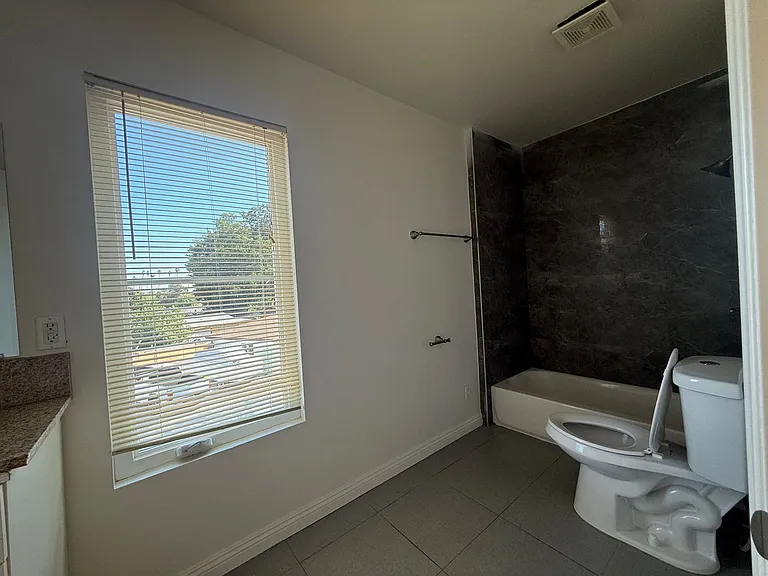 314 E Mission Rd — Photo 17