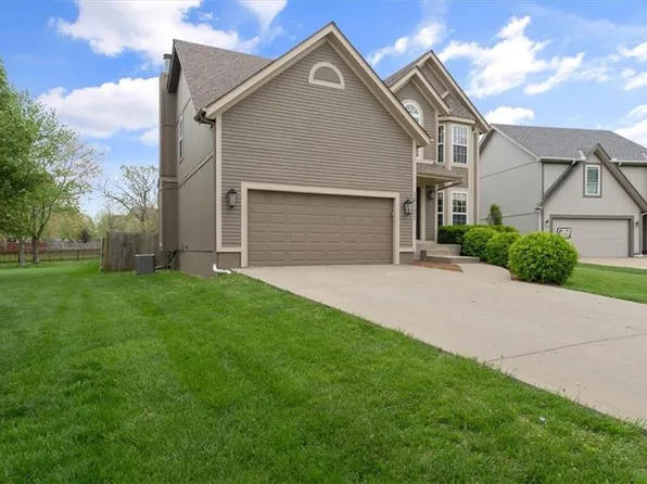 16121 S Matt Ct, Olathe, KS 66062