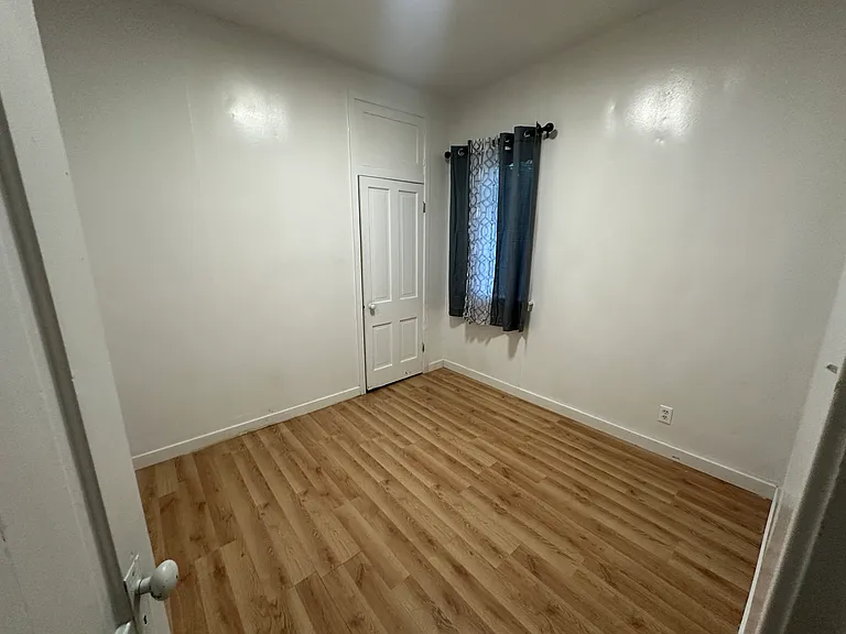 807 1/2 W Buffalo St — Photo 18