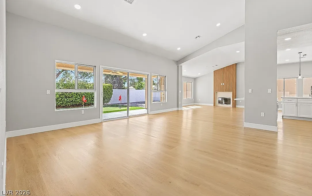 3 bed, 2115 sqft, $2,800 — Photo 2