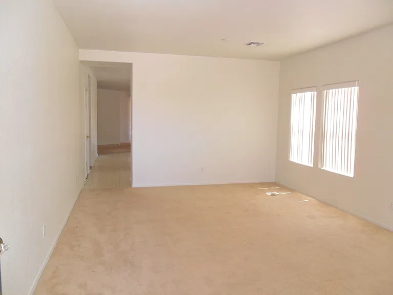 25758 W Nancy Ln — Photo 7