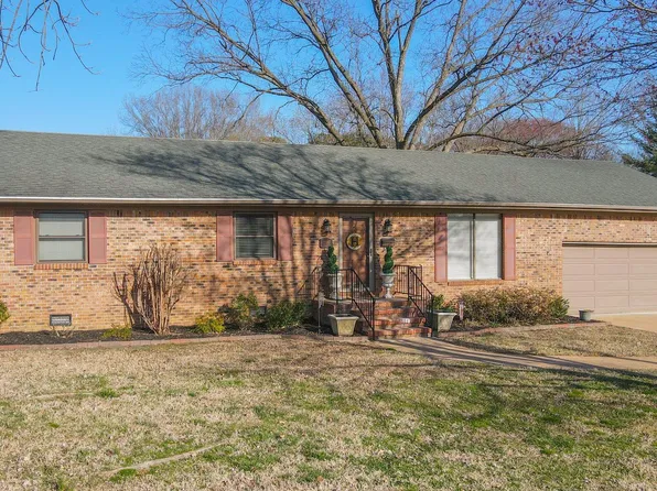 710 S McCombs St, Martin, TN 38237