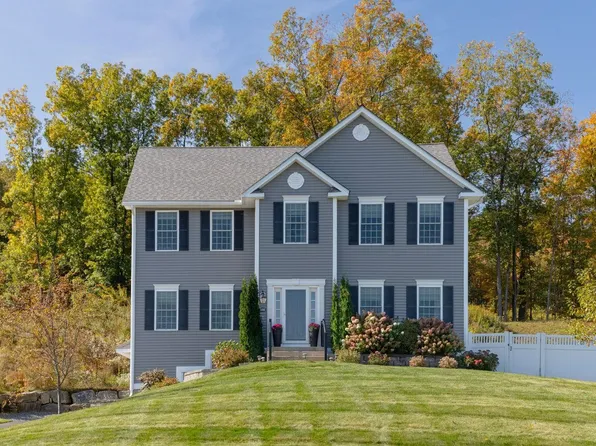 135 Brookview Drive, Hooksett, NH 03106