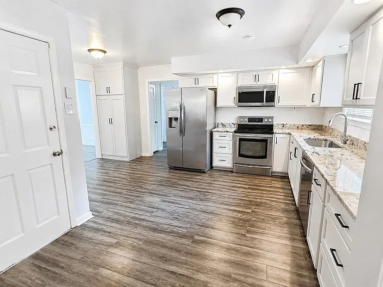 1562 Holly Hill Dr — Photo 5