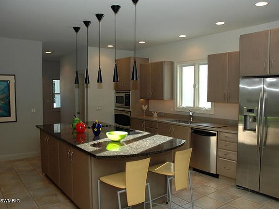 4th image of 515 Sanctuary Ct NE
