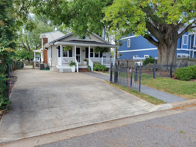 329 Locust Ave — Photo 1