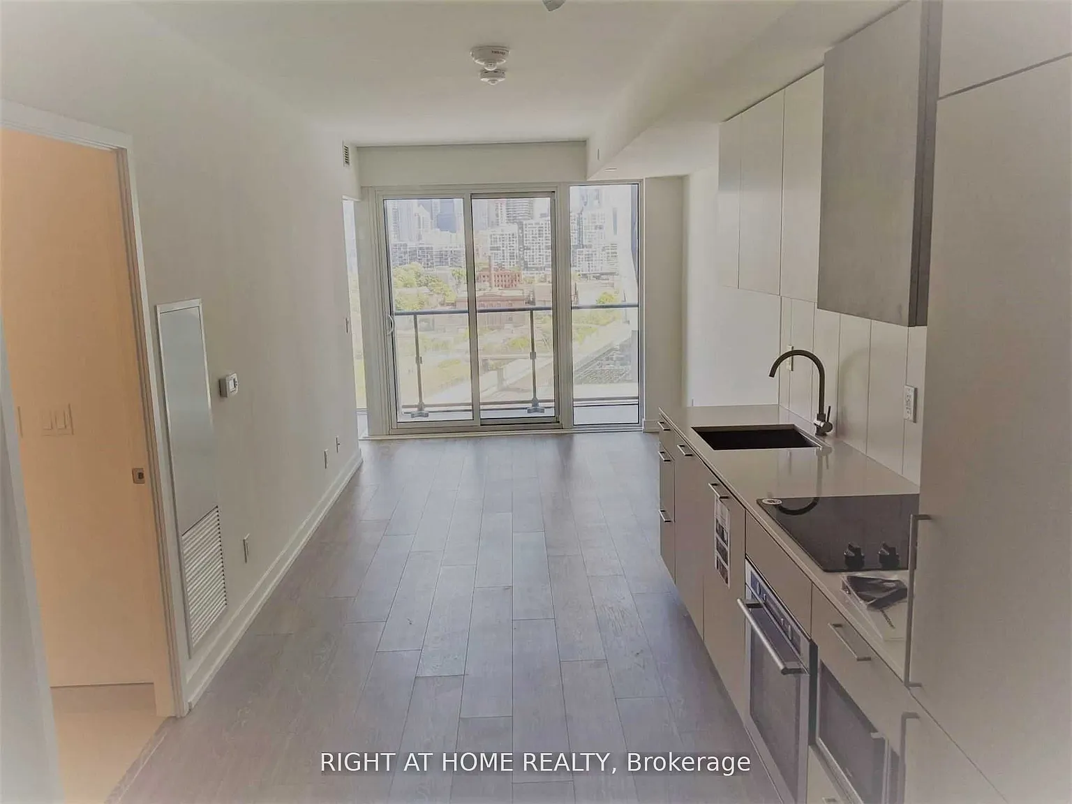 19 Western Battery Rd — Photo 2