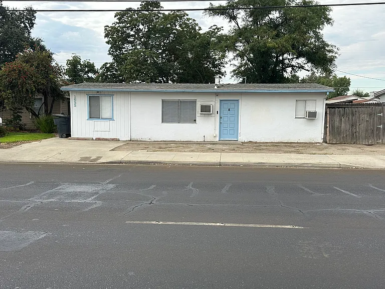 1623 W Caldwell Ave — Photo 1