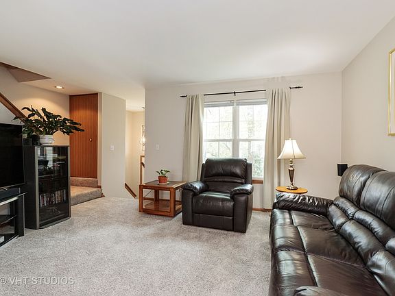 3rd image of 1062 Manchester Cir