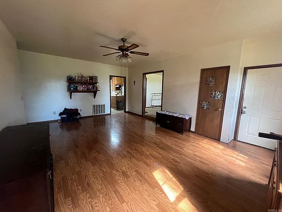 4th image of 124 City Lake Rd