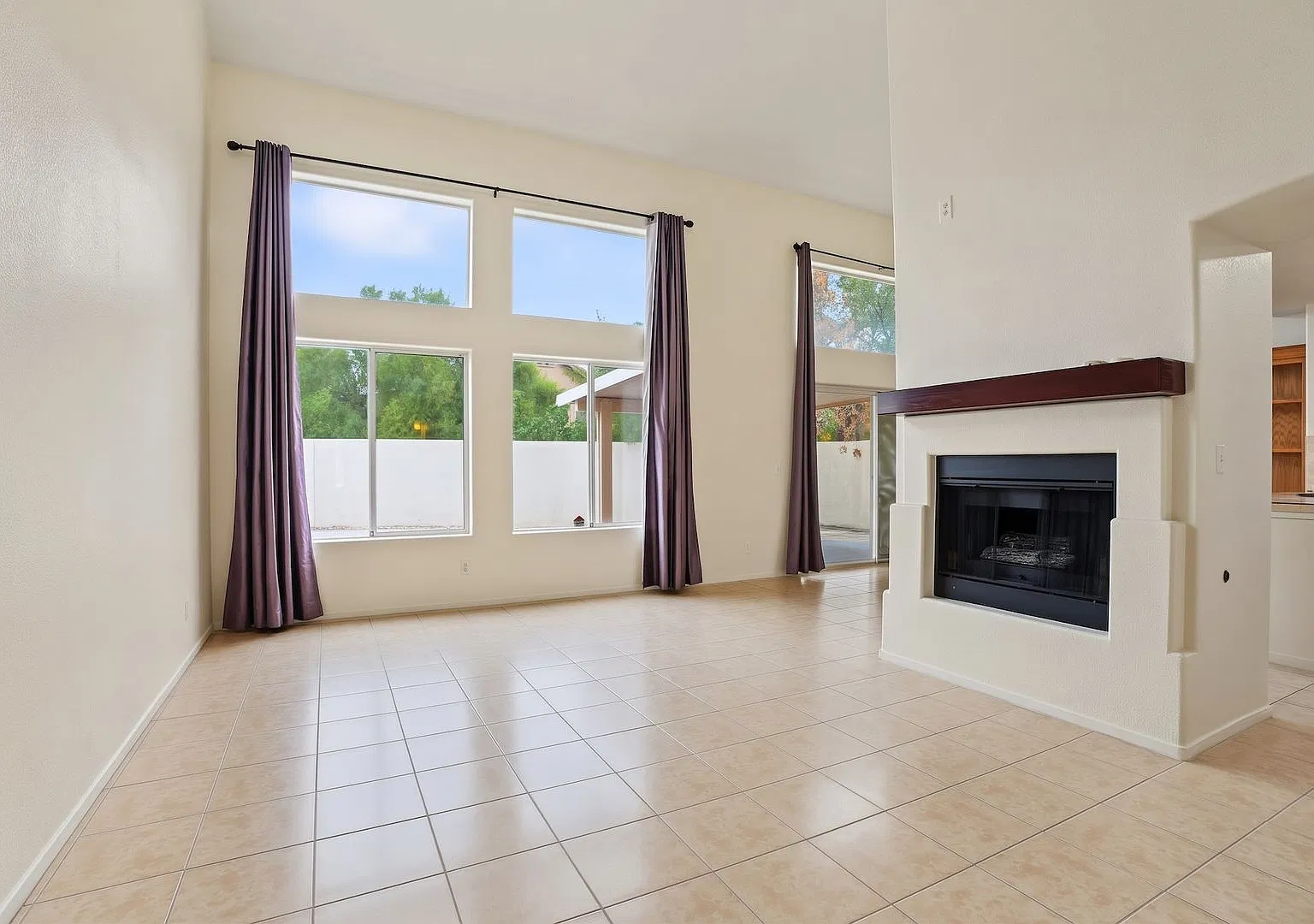 Sparkling Pool Home on a Corner Lot Vaulted Ceilings, Solar & Washer/Dryer Included — Photo 3