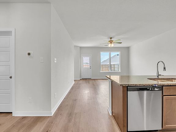 5th image of 109 Watch Hill Dr