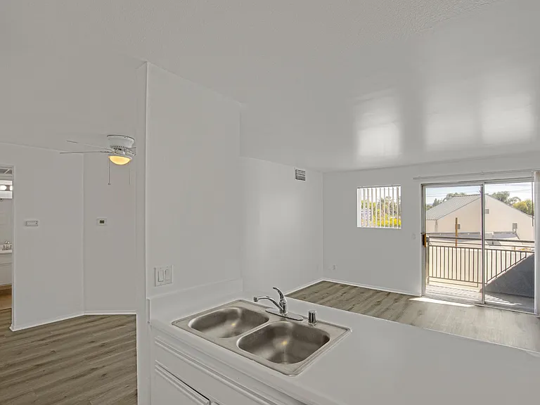 6825 Haskell Ave #304 — Photo 32