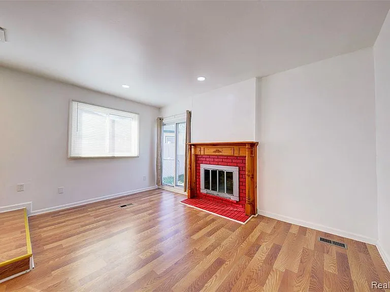 35030 Michelle Dr — Photo 10
