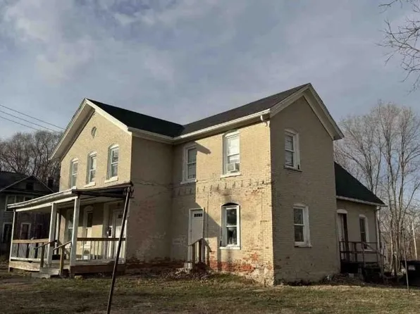 504 E Winneshiek, Freeport, IL 61032