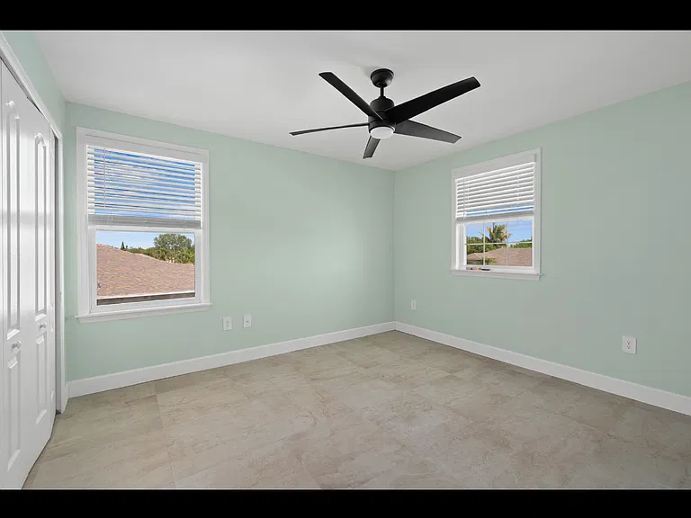 412 SW Dailey Ave — Photo 9