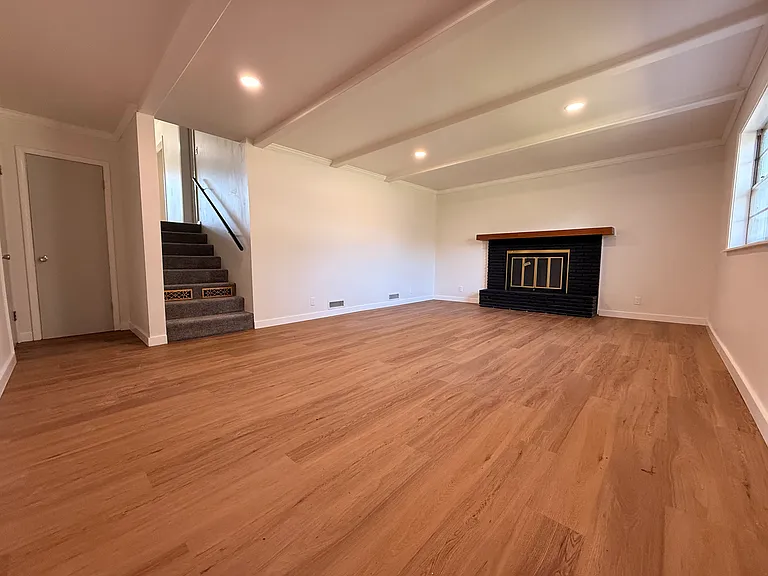 5431 E 39th St S — Photo 32