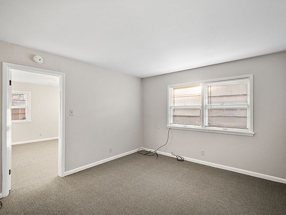 4th image of 2220 Heather Ln #1