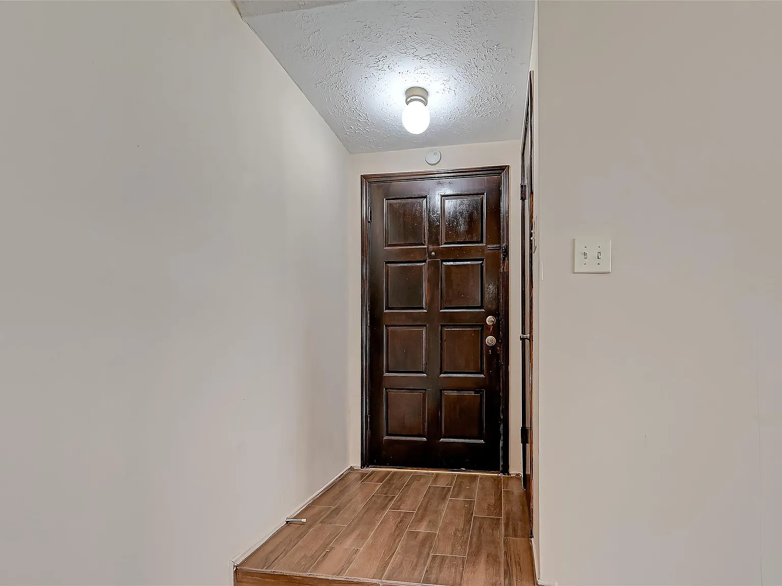 3 bed, 2.0 bath, 1688 sqft, $2,075 — Photo 3