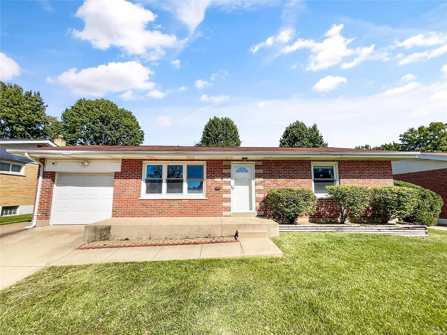 215 Southampton Dr photo 1